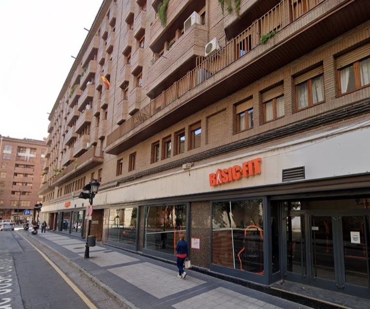exterior edificio con gimnasio